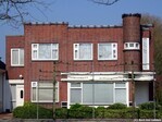 Het pand gezien vanaf de overkant van het kanaal.
              <br/>
              Gert-Jan Lobbes, 2019-04-01